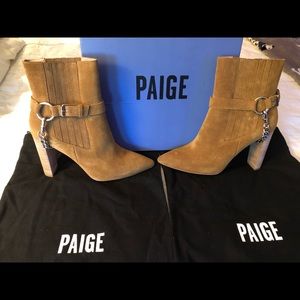 PAIGE 9.5 Carmel London in suede bootie